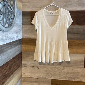 Cute ruffle V-neck shirt!